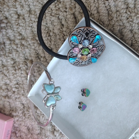 Tote Bag, Jewerly, Accessories And Beauty Bundle - Picture 15 of 17